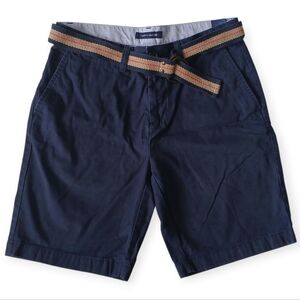 TOMMY HILFIGER MEN'S  NAVY  REGULAR FIT 9" BELTED SHORTS. SIZE 30